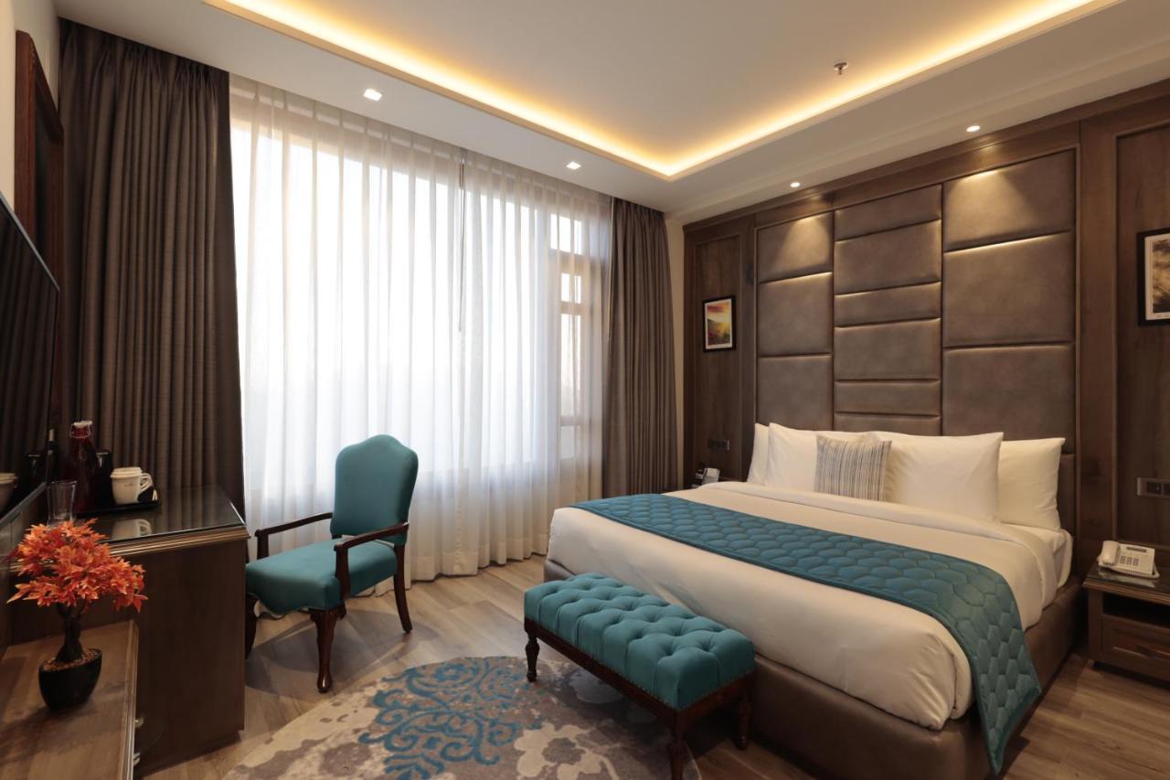 Welcomheritage Elysium Resort & Spa シムラー エクステリア 写真